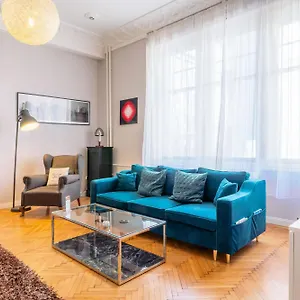 https://sleepn-budapest-free-airport-transfer-1132.inbudapesthotels.com